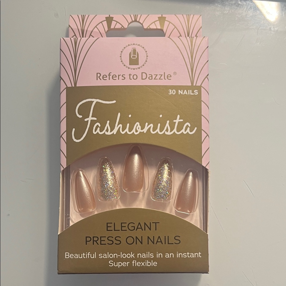 Fashionista Press On Nails - Elegant Gold and Cream